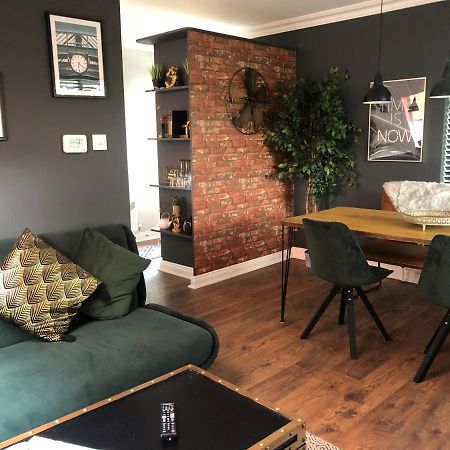 Time Is Now! Beautiful Apartment In ヨーク エクステリア 写真