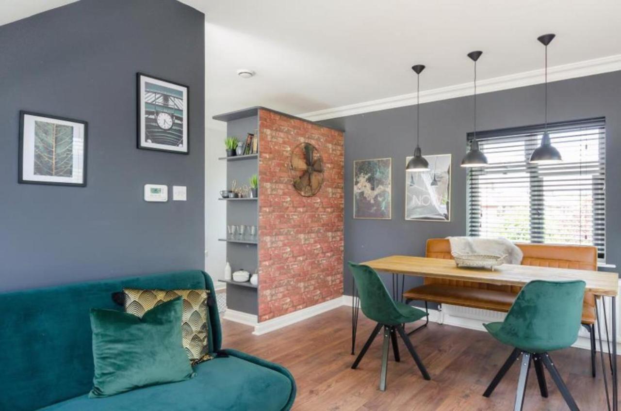 Time Is Now! Beautiful Apartment In ヨーク エクステリア 写真